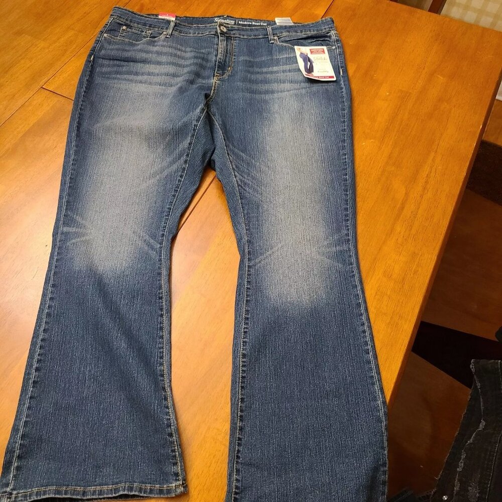 NWT Levi's Signature Womans Plus 24 M modern boot cut denim jeans. S2
